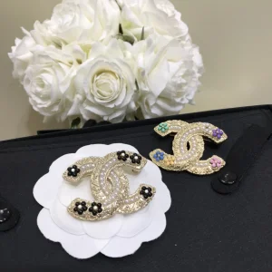 Luxury Womens Jewelry Chanel Pearls Flower CC Logo Brooch A152PP140 AA148129