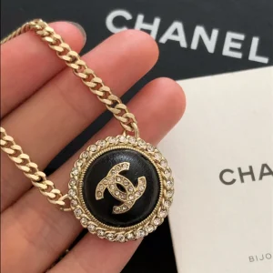 Luxury Womens Jewelry Chanel Cyrstals Round CC Logo Pendant Necklace A39PP150 AA150210