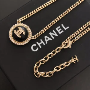 Luxury Womens Jewelry Chanel Cyrstals Round CC Logo Pendant Necklace A39PP150 AA150210