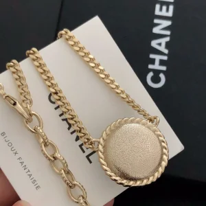 Luxury Womens Jewelry Chanel Cyrstals Round CC Logo Pendant Necklace A39PP150 AA150210