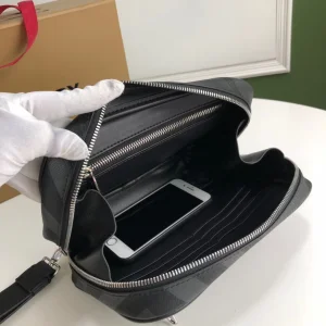 Luxury Mens Handbags Burberry Mens Pouch Clutch Bag 22x5x15CM A197PP480 AA150787