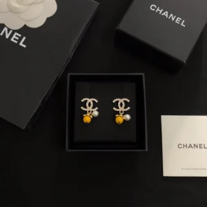 Luxury Womens Jewelry Chanel Vintage Crystals CC Logo Pearls Earring A39PP120 AA153656