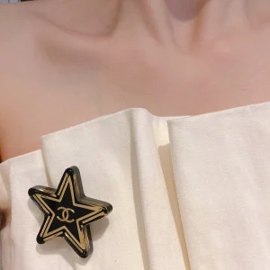 Luxury Womens Jewelry Chanel Black and Gold Star CC Brooch A152PP150 AA157582
