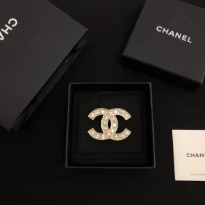 Luxury Womens Jewelry Chanel Brooch Chanel Crystals CC Brooch A39PP125 AA161570