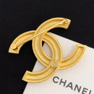 Luxury Womens Jewelry Chanel Brooch Chanel Gold CC Brooch A39PP130 AA161572