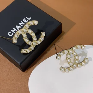 Luxury Womens Jewelry Chanel Brooch Chanel Pearls CC Logo Brooch A205PP160 AA174139
