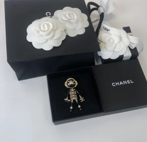Replica Womens Jewelry Chanel Nautical Figural Enamel Brooch A39PP150 AA178237