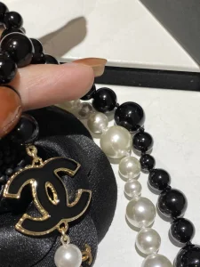 Essenceofluxury Womens Jewelry Chanel Black and White Pearls Necklaces A173PP280 AA194096