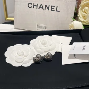 Essenceofluxury Womens Jewelry Chanel CC Logo Heart Earrings in Black A173PP180 AA194094