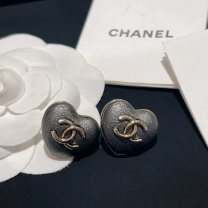 Essenceofluxury Womens Jewelry Chanel CC Logo Heart Earrings in Black A173PP180 AA194094