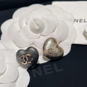 Essenceofluxury Womens Jewelry Chanel CC Logo Heart Earrings in Black A173PP180 AA194094