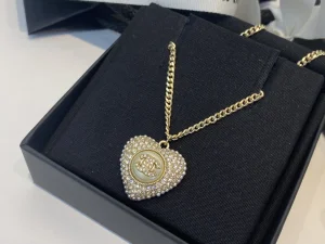 Essenceofluxury Womens Jewelry Chanel Chain Heart Necklace A39PP280 AA194246