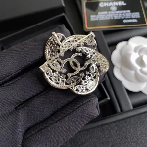 Essenceofluxury Womens Jewelry Chanel Crystals CC Logo Flower Brooch A152PP180 AA194984
