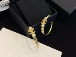 Essenceofluxury Womens Jewelry Chanel Crystals CC Logo Gold Earrings A39PP180 AA196720