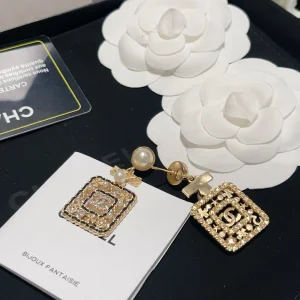 Essenceofluxury Womens Jewelry Chanel Crystals CC Logo Bottle Earrings A173PP280 AA197852