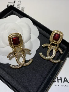 Essenceofluxury Womens Jewelry Chanel Vintage Crystals CC Logo Earrings A173PP180 AA197854
