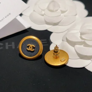 Essenceofluxury Womens Jewelry Chanel Vintage Gold CC Logo Round Earrings A173PP180 AA197853