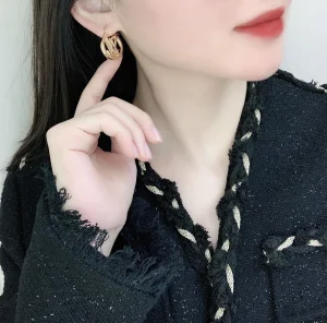 Essenceofluxury Womens Jewelry Louis Vuitton LV Louise PM Earrings Gold A205PP180 AA198905