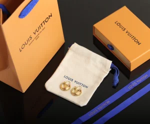 Essenceofluxury Womens Jewelry Louis Vuitton LV Louise PM Earrings Gold A205PP180 AA198905