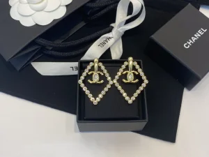 Essenceofluxury Womens Jewelry Chanel Gold CC Logo Crystals Earrings AB9927 A39PP180 AA199483