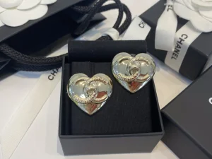 Essenceofluxury Womens Jewelry Chanel Gold CC Logo Heart Earrings A39PP180 AA200622