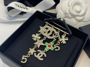 Essenceofluxury Womens Jewelry Chanel Crystals CC Multi Charms Brooch A39PP180 AA201689